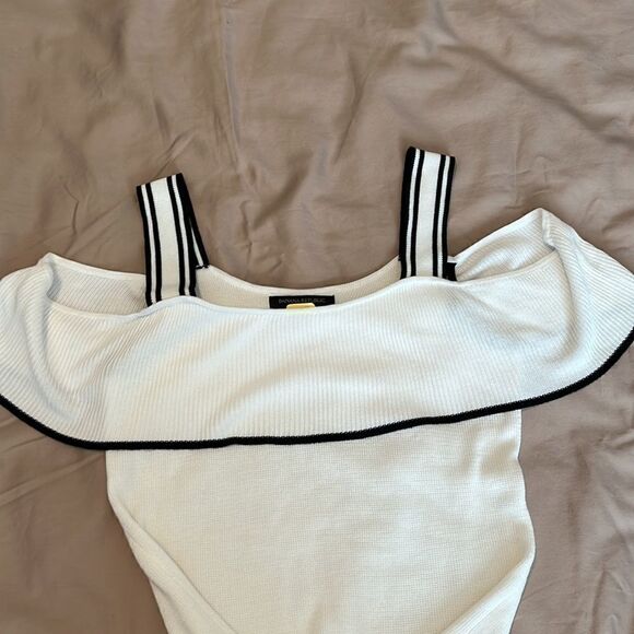 Banana Republic szXS cold shoulder white with black trim summer sweater EUC - Picture 9 of 9